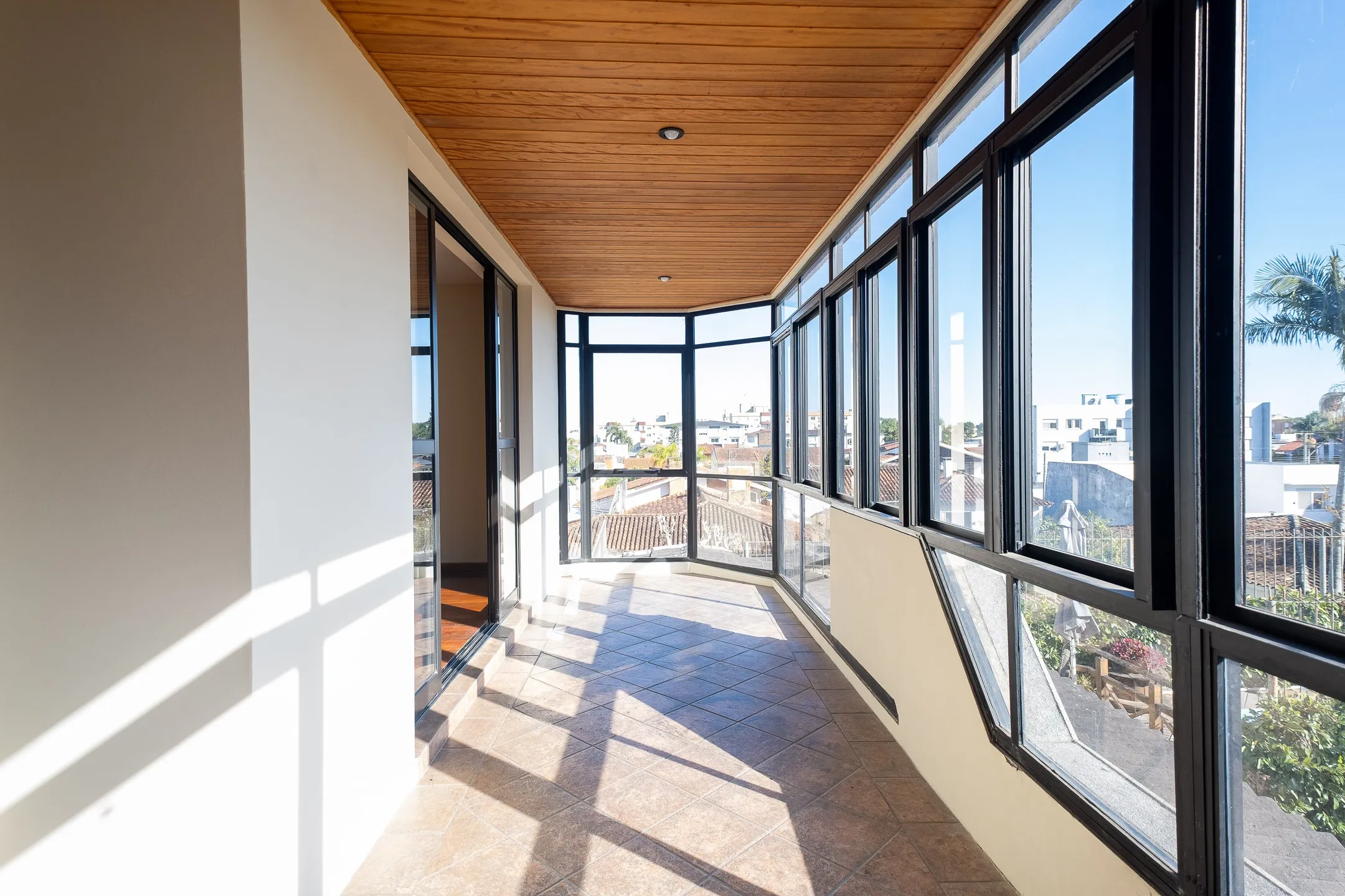 Apartamento à venda no centro de Pelotas - 215m², 3 quartos (sendo 1 suíte), lareira, sacada gourmet e próximo à Av. Dom Joaquim. - 28
