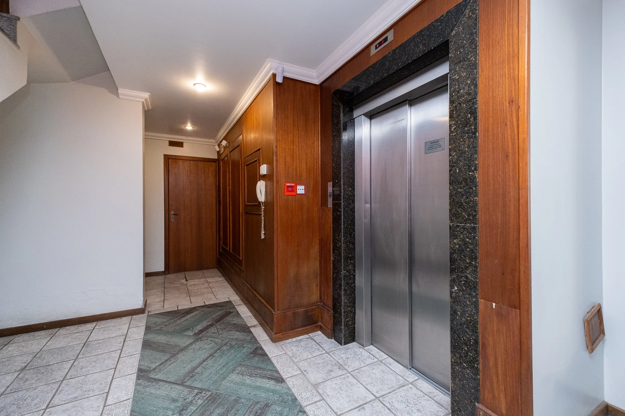 Apartamento à venda no centro de Pelotas - 215m², 3 quartos (sendo 1 suíte), lareira, sacada gourmet e próximo à Av. Dom Joaquim. - 35