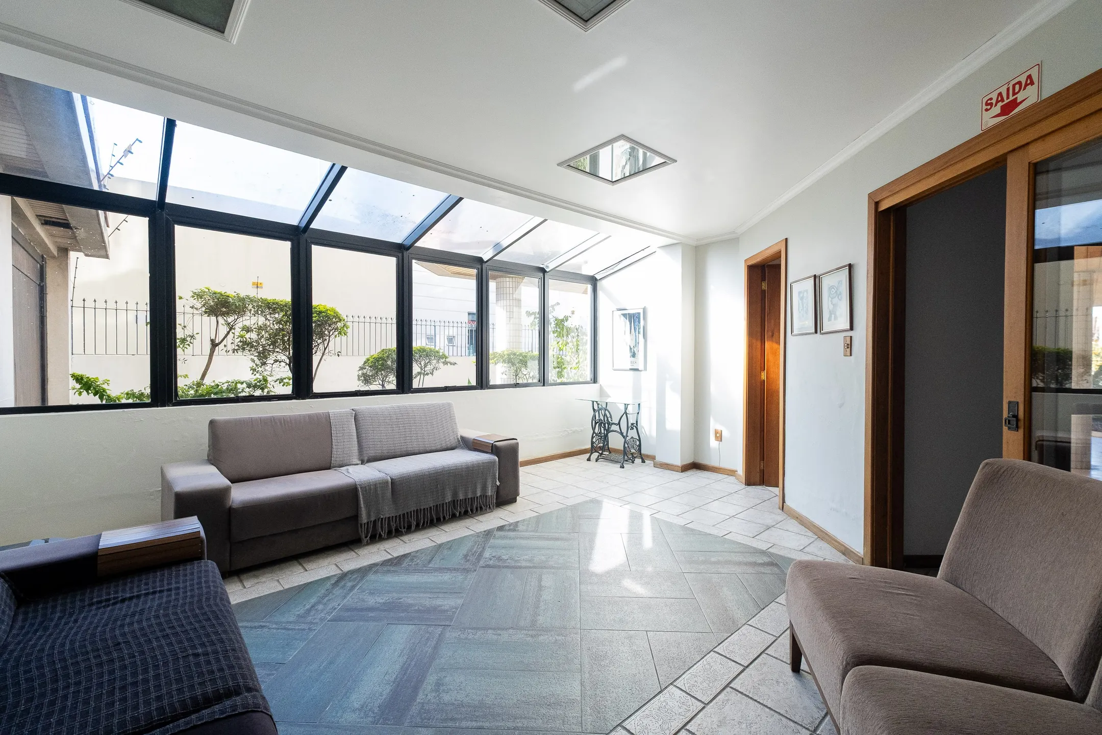 Apartamento à venda no centro de Pelotas - 215m², 3 quartos (sendo 1 suíte), lareira, sacada gourmet e próximo à Av. Dom Joaquim. - 36