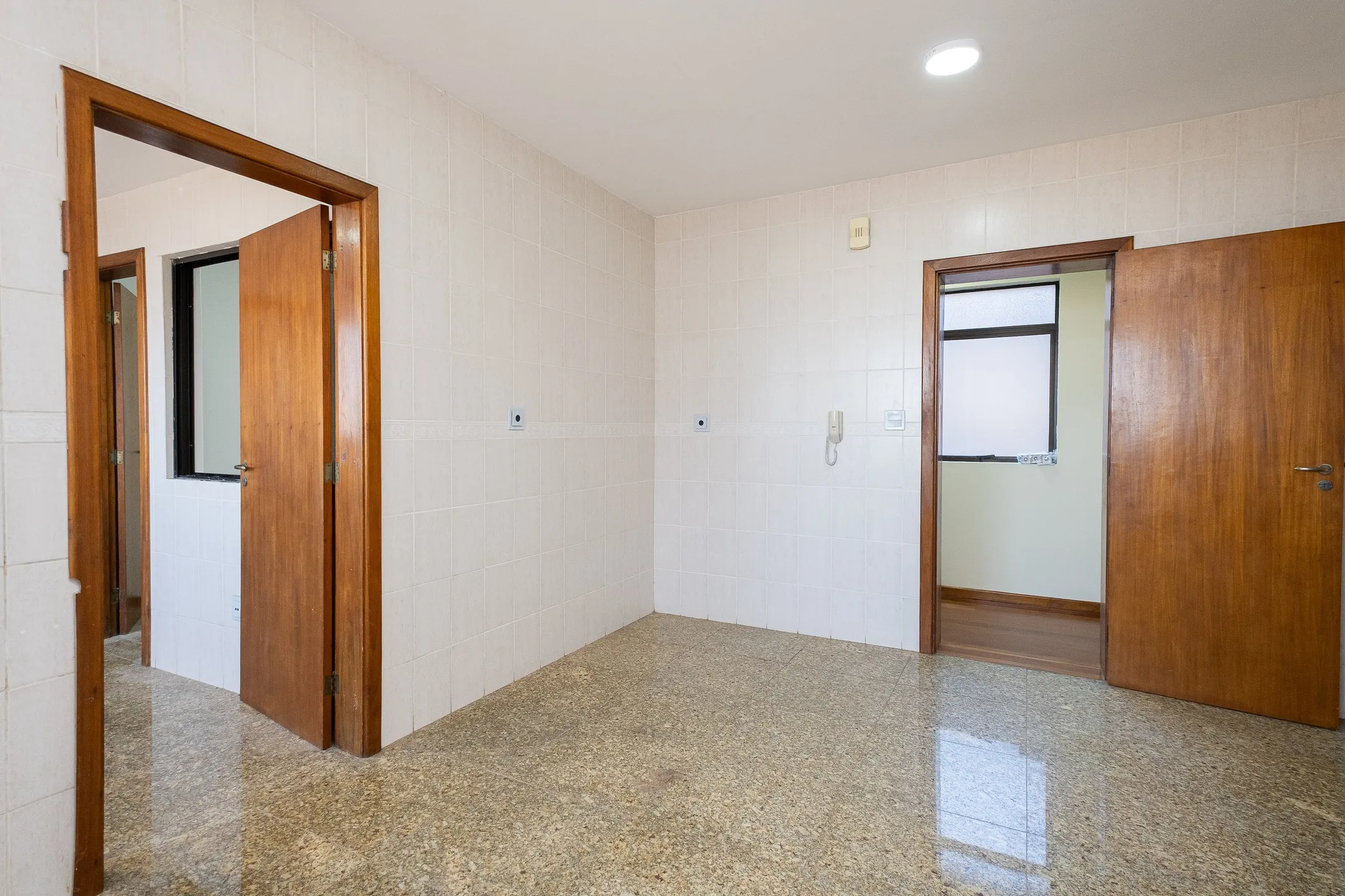 Apartamento à venda no centro de Pelotas - 215m², 3 quartos (sendo 1 suíte), lareira, sacada gourmet e próximo à Av. Dom Joaquim. - 6
