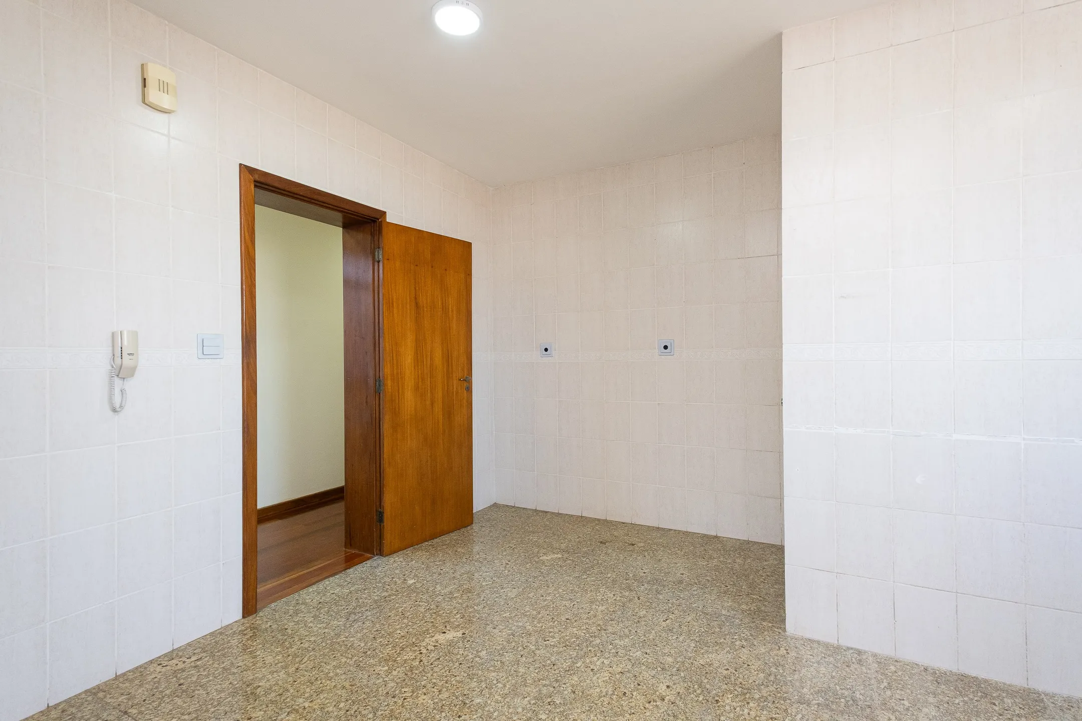 Apartamento à venda no centro de Pelotas - 215m², 3 quartos (sendo 1 suíte), lareira, sacada gourmet e próximo à Av. Dom Joaquim. - 7