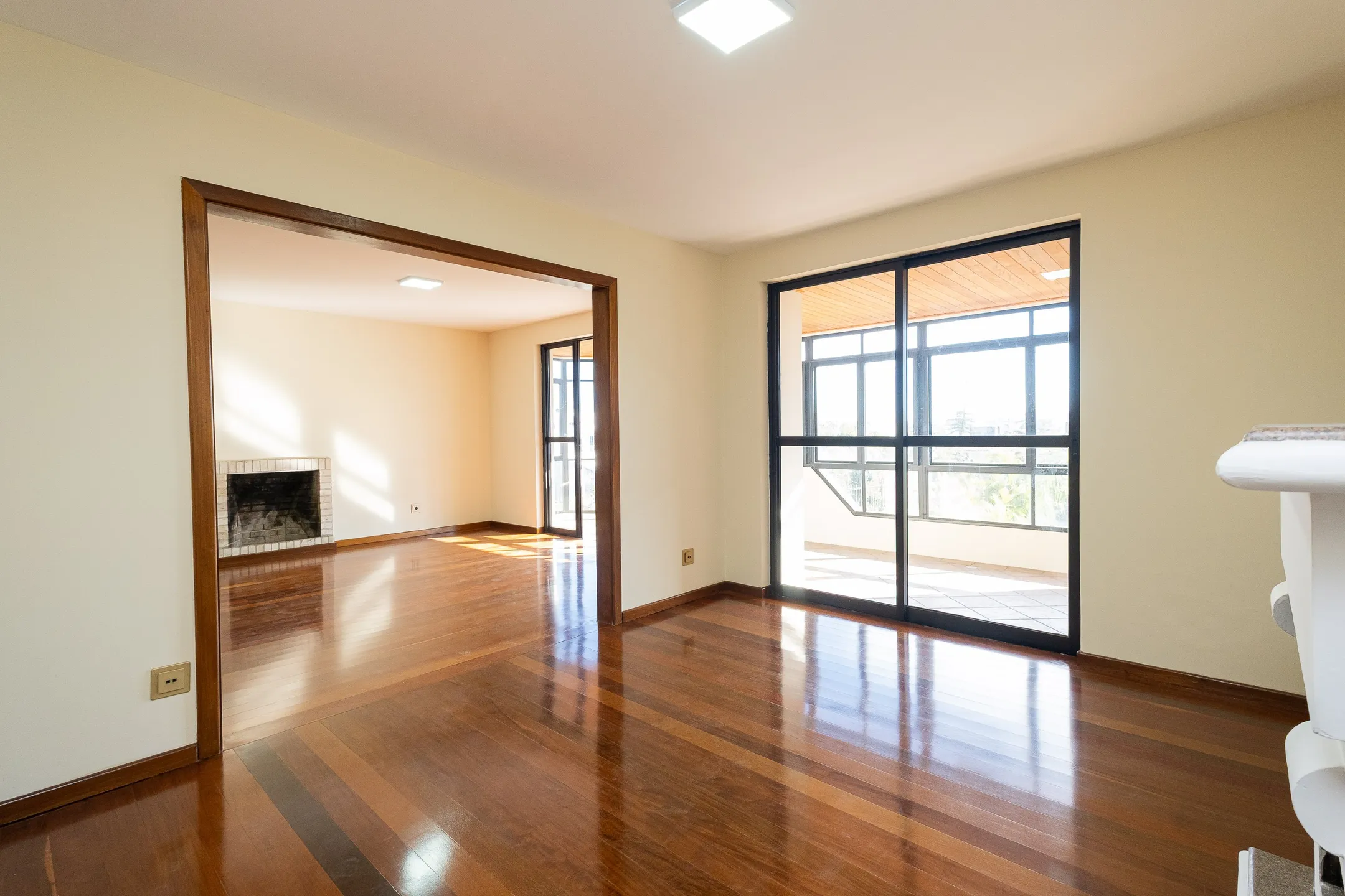 Apartamento à venda no centro de Pelotas - 215m², 3 quartos (sendo 1 suíte), lareira, sacada gourmet e próximo à Av. Dom Joaquim. - 9