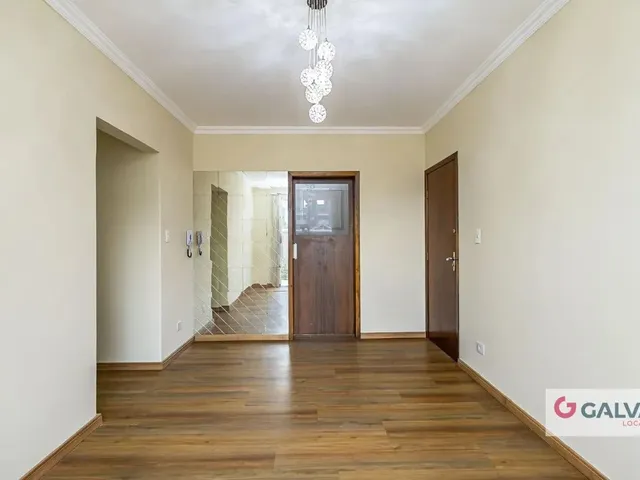 Apartamento 3 quartos e 2 banheiros, para alugar, no bairro Vila Izabel em Curitiba
