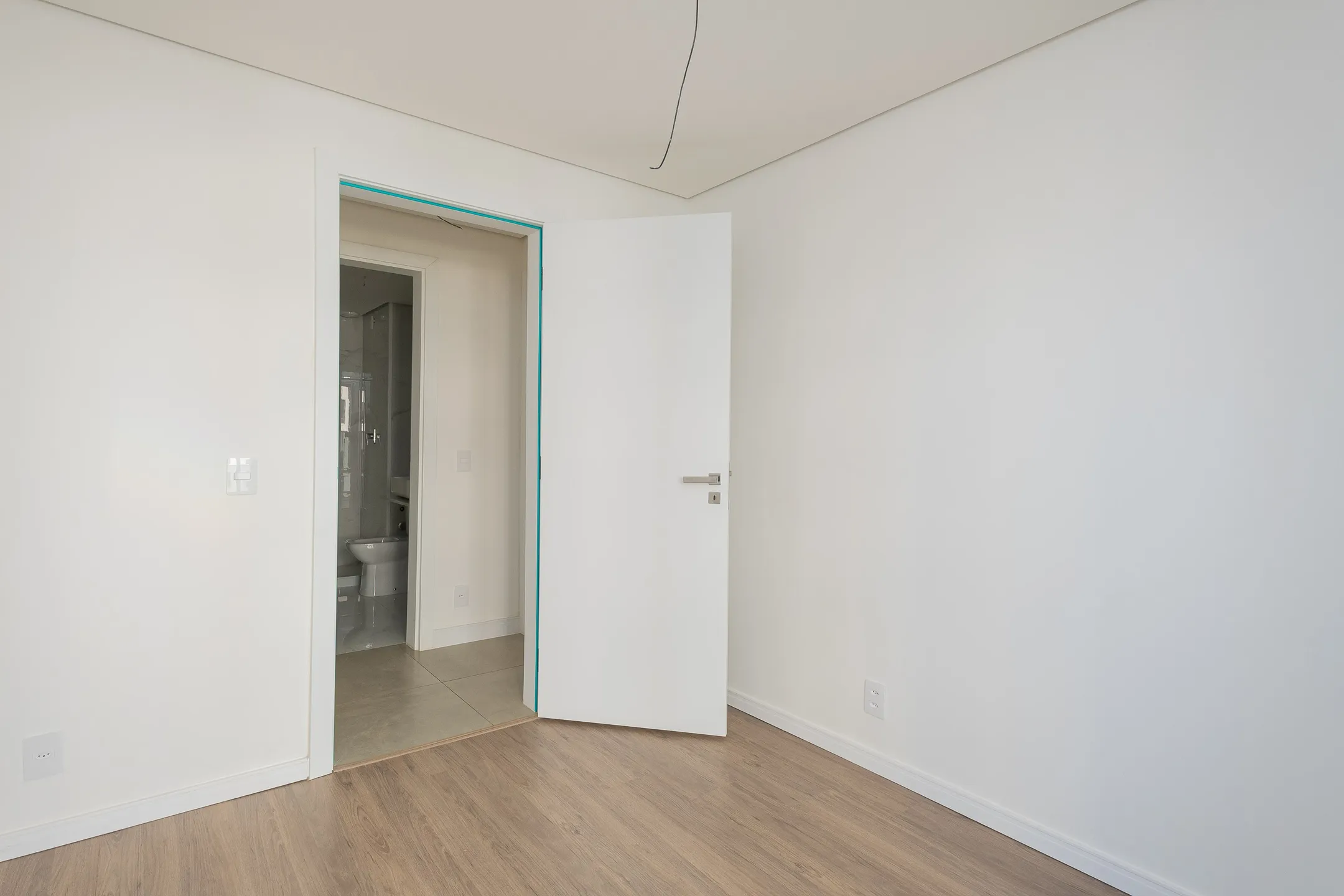Apartamento à venda no Miguel Zabaleta, centro de Pelotas - 68m², 2 quartos (sendo 1 suíte), acabamentos de alto padrão e andar alto com sacada. - 10
