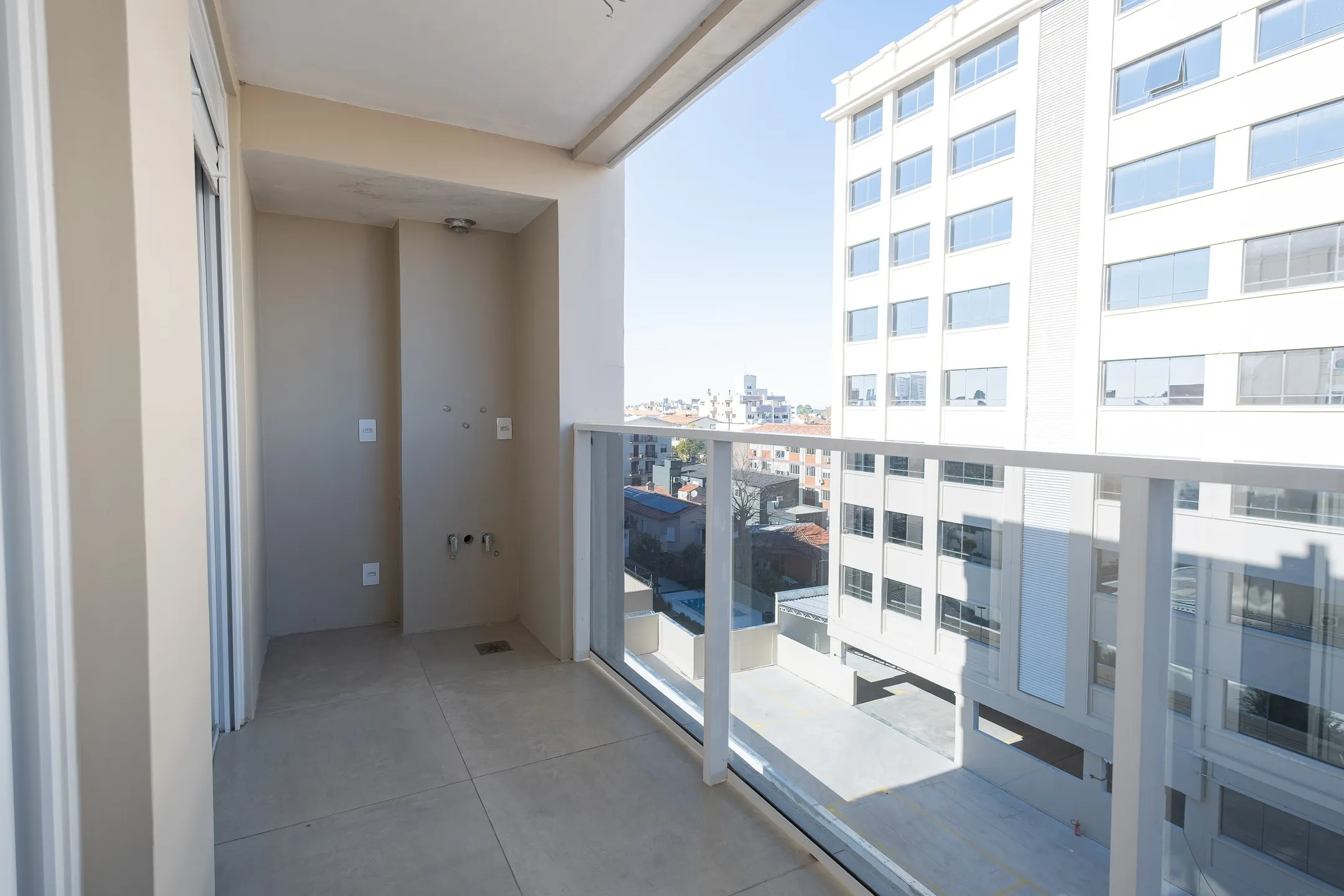 Apartamento à venda no Miguel Zabaleta, centro de Pelotas - 68m², 2 quartos (sendo 1 suíte), acabamentos de alto padrão e andar alto com sacada. - 11