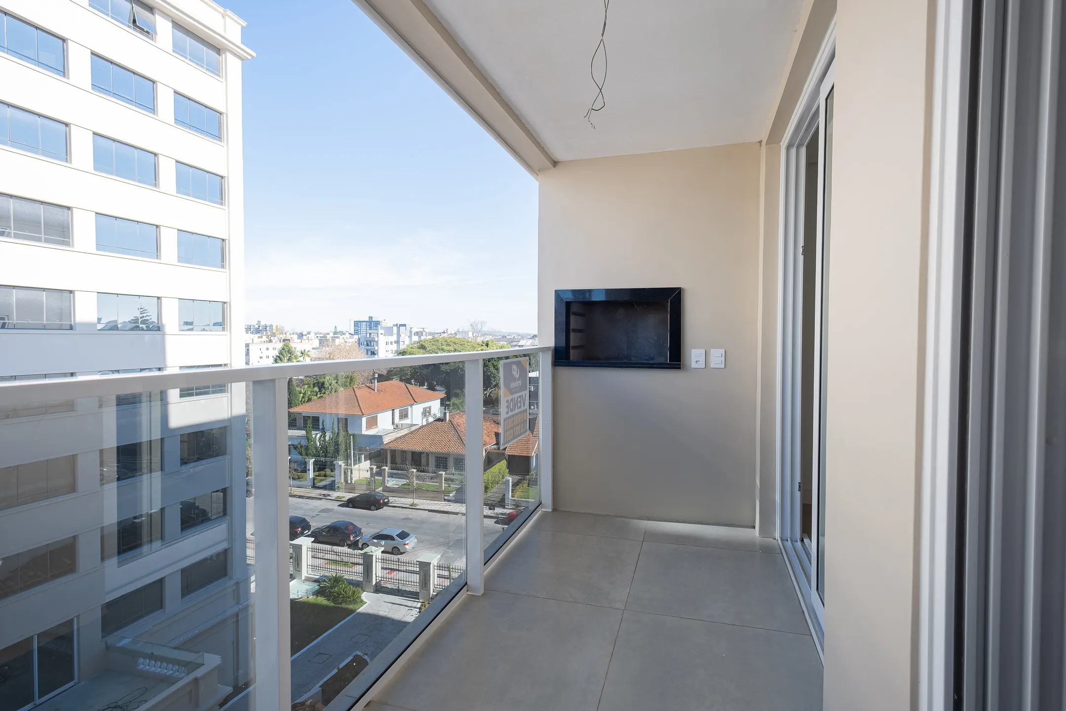 Apartamento à venda no Miguel Zabaleta, centro de Pelotas - 68m², 2 quartos (sendo 1 suíte), acabamentos de alto padrão e andar alto com sacada. - 12