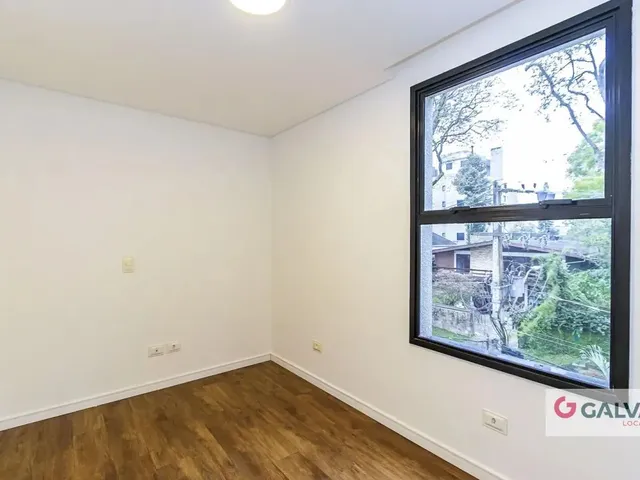 Apartamento 2 quartos e 1 banheiro, para alugar, no bairro Cristo Rei em Curitiba