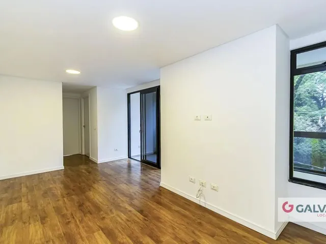 Apartamento 2 quartos e 1 banheiro, para alugar, no bairro Cristo Rei em Curitiba