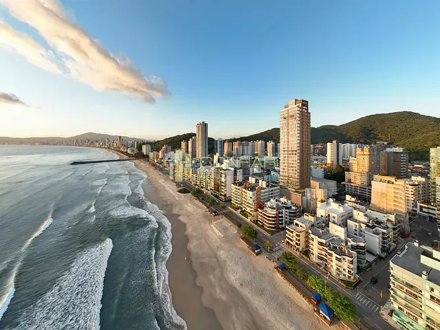Apartamento 4 quartos e 6 banheiros, à venda, no bairro Centro em Itapema