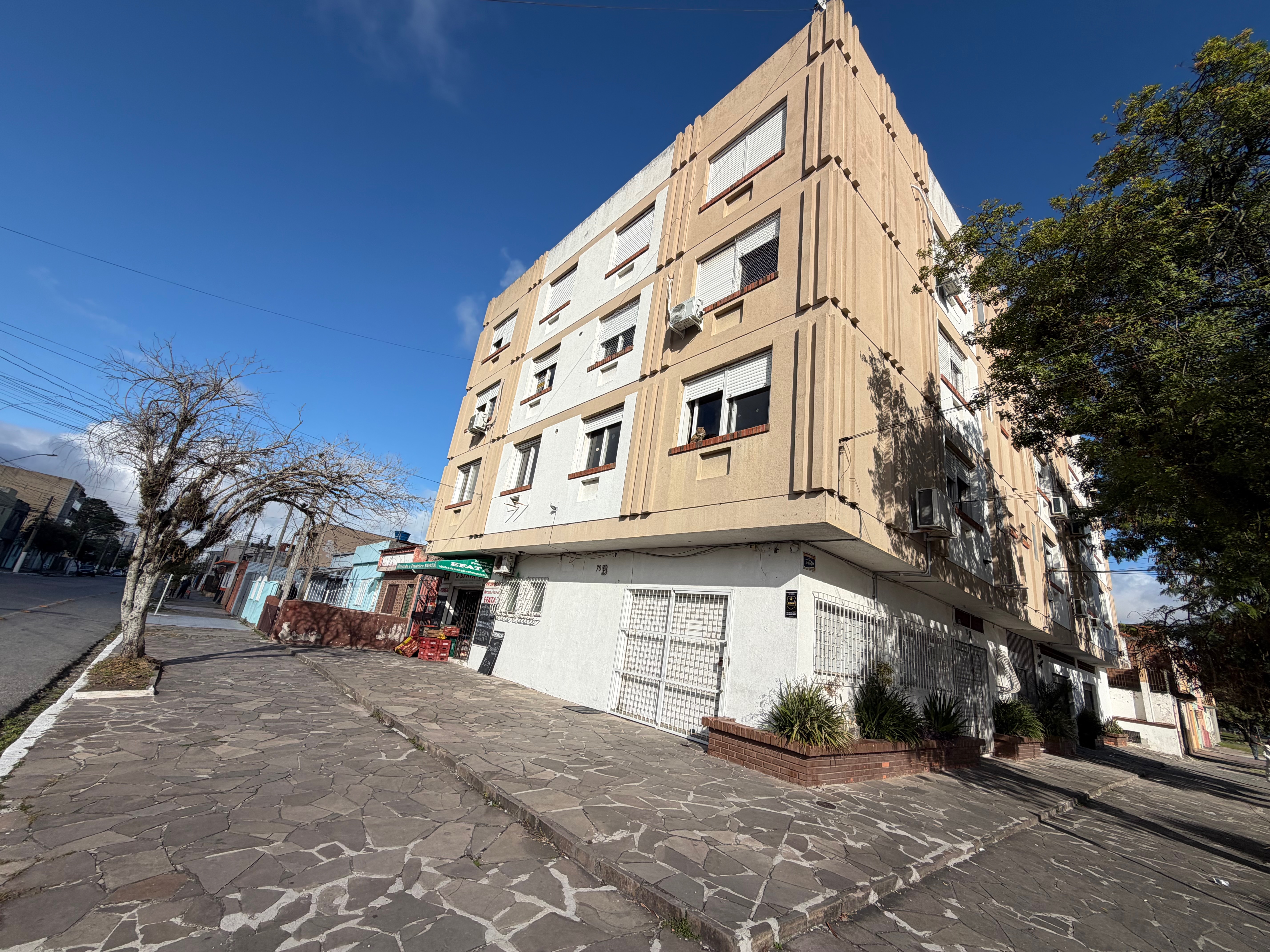 Apartamento à venda no Edifício Dona Francisca - 76 m², 2 quartos, excelente iluminação natural (sol da manhã e sol da tarde) e 1 vaga coberta. - 12