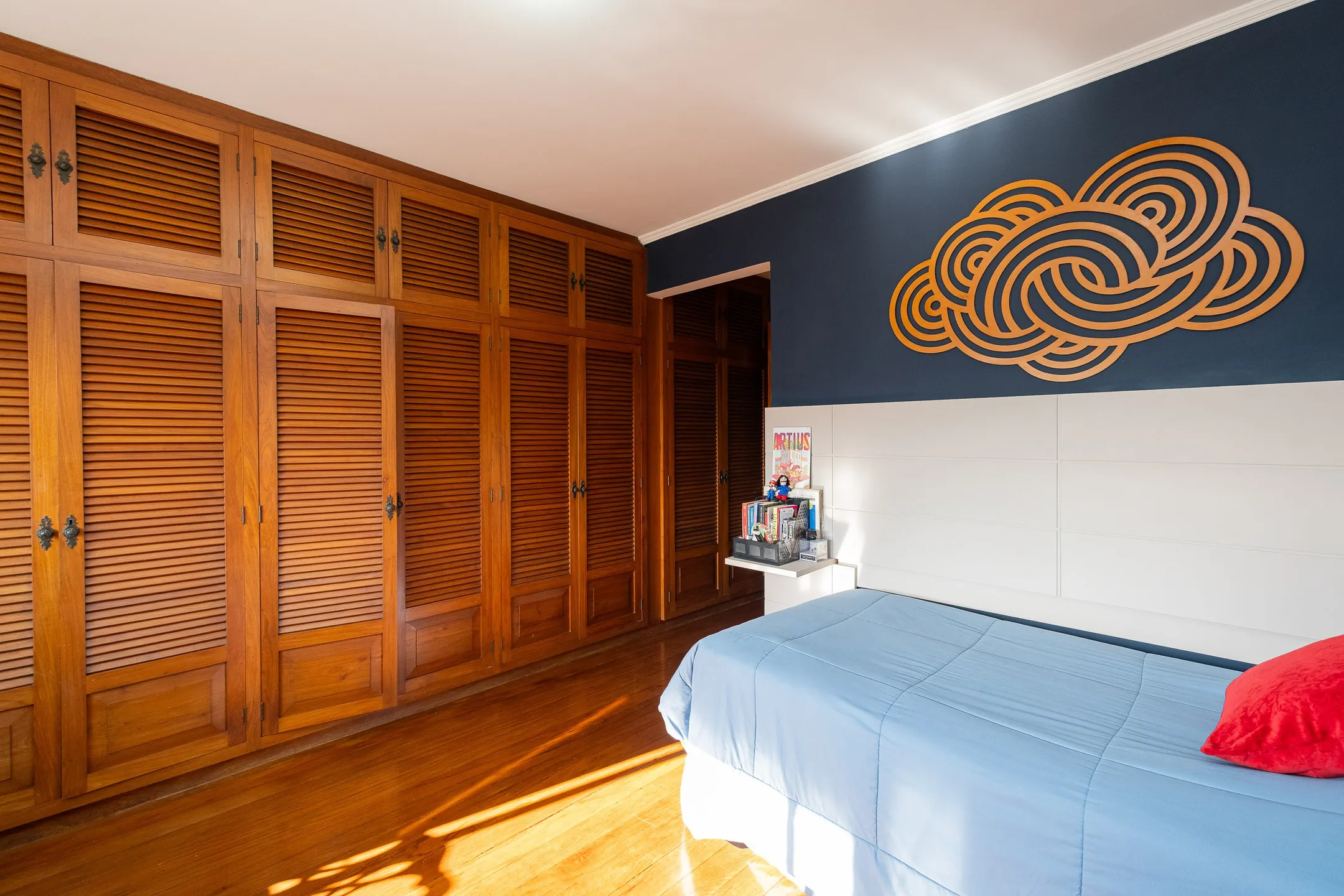 Apartamento impecável à venda no Cond. Maria Antonieta, Centro - 215m², 4 quartos (sendo 1 suíte), living amplo, lareira, 2 vagas e excelente localização. - 14