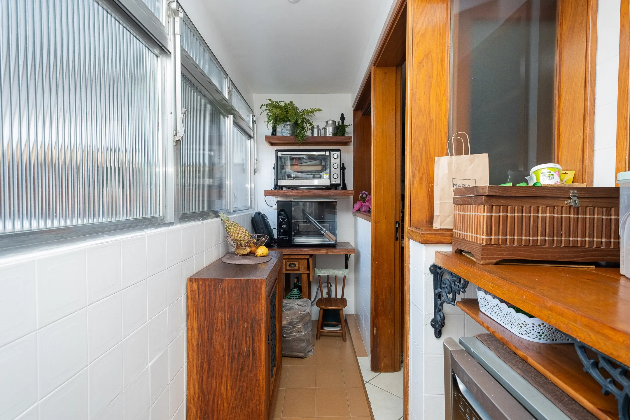 Apartamento impecável à venda no Cond. Maria Antonieta, Centro - 215m², 4 quartos (sendo 1 suíte), living amplo, lareira, 2 vagas e excelente localização. - 22