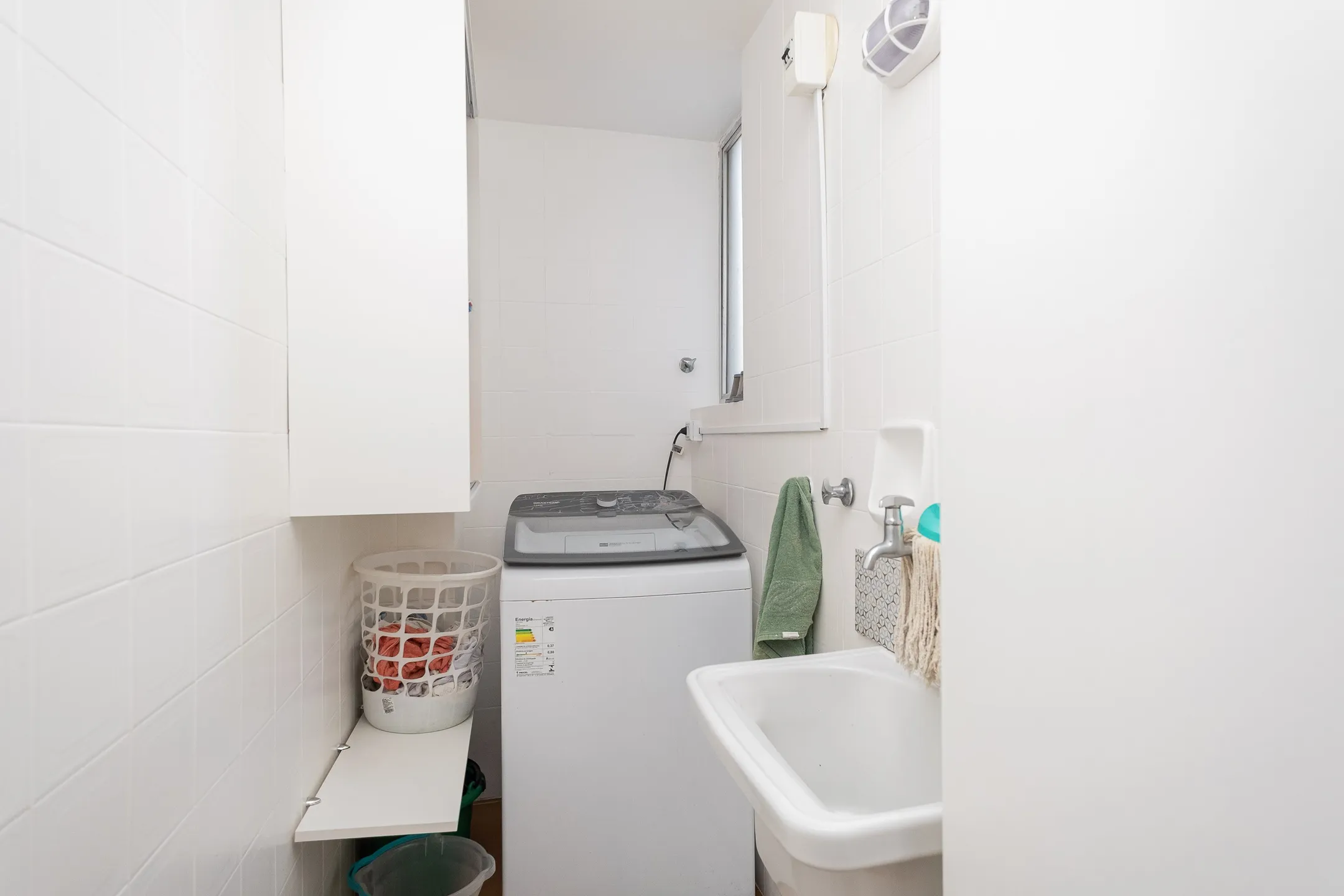Apartamento impecável à venda no Cond. Maria Antonieta, Centro - 215m², 4 quartos (sendo 1 suíte), living amplo, lareira, 2 vagas e excelente localização. - 23