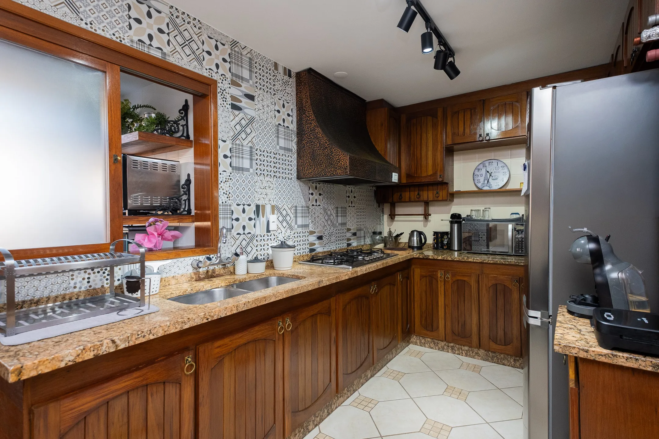 Apartamento impecável à venda no Cond. Maria Antonieta, Centro - 215m², 4 quartos (sendo 1 suíte), living amplo, lareira, 2 vagas e excelente localização. - 7