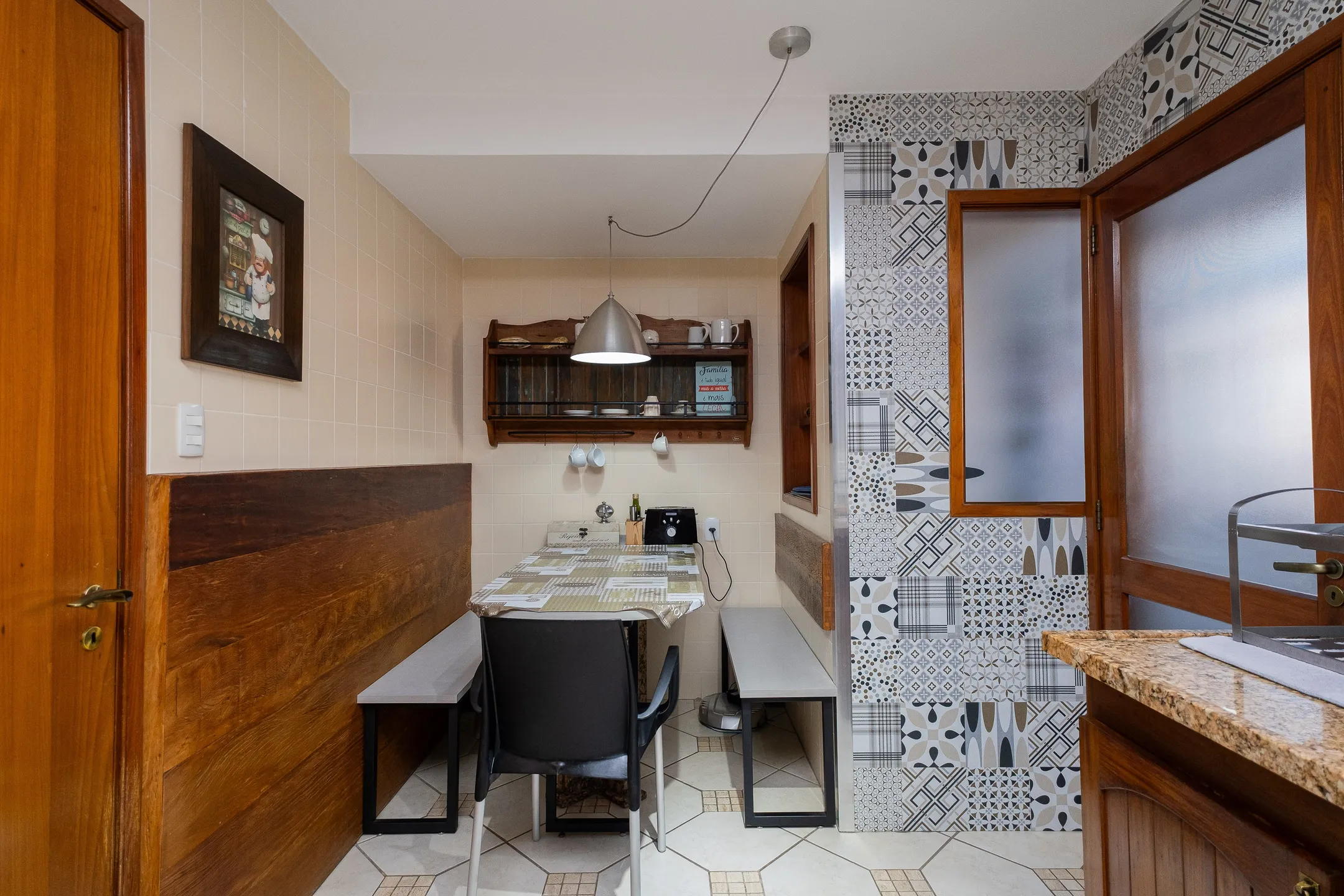 Apartamento impecável à venda no Cond. Maria Antonieta, Centro - 215m², 4 quartos (sendo 1 suíte), living amplo, lareira, 2 vagas e excelente localização. - 9