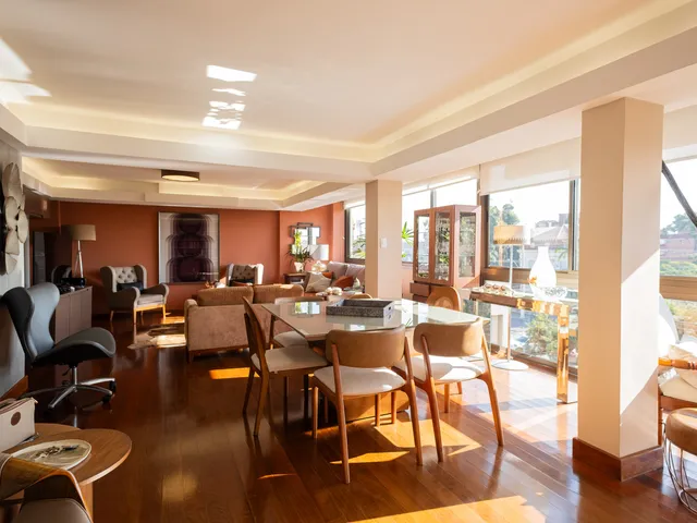 Apartamento 4 quartos e 3 banheiros, à venda, no bairro Centro em Pelotas