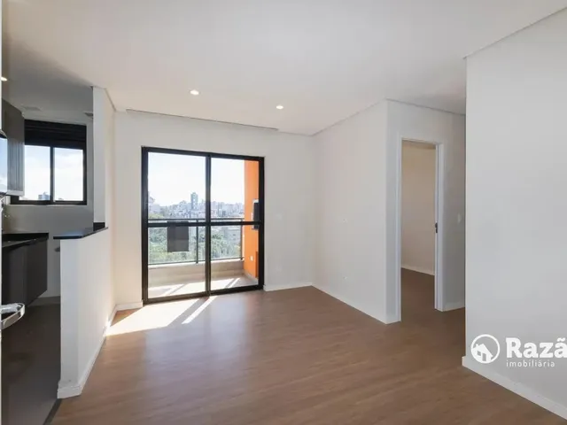 Apartamento 2 quartos e 2 banheiros, para alugar, no bairro Portão em Curitiba