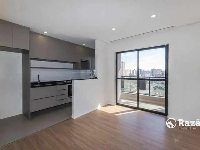 Apartamento 2 quartos e 2 banheiros, para alugar, no bairro Portão em Curitiba