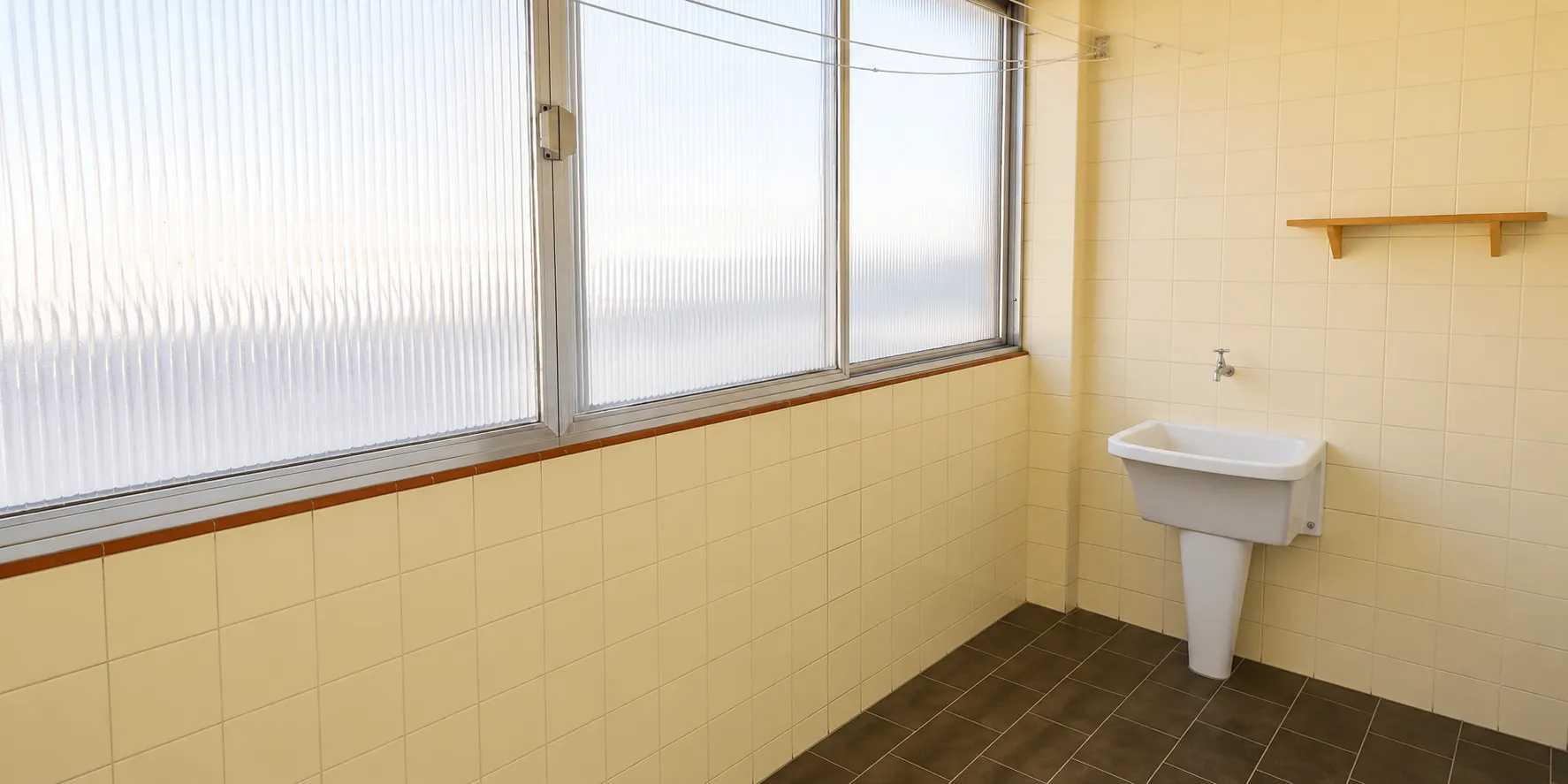 Apartamento à venda no Edifício Medianeira, Centro - 128 m², 3 quartos (sendo 1 suíte), andar alto com 2 sacadas, lareira e 2 vagas cobertas. - 14
