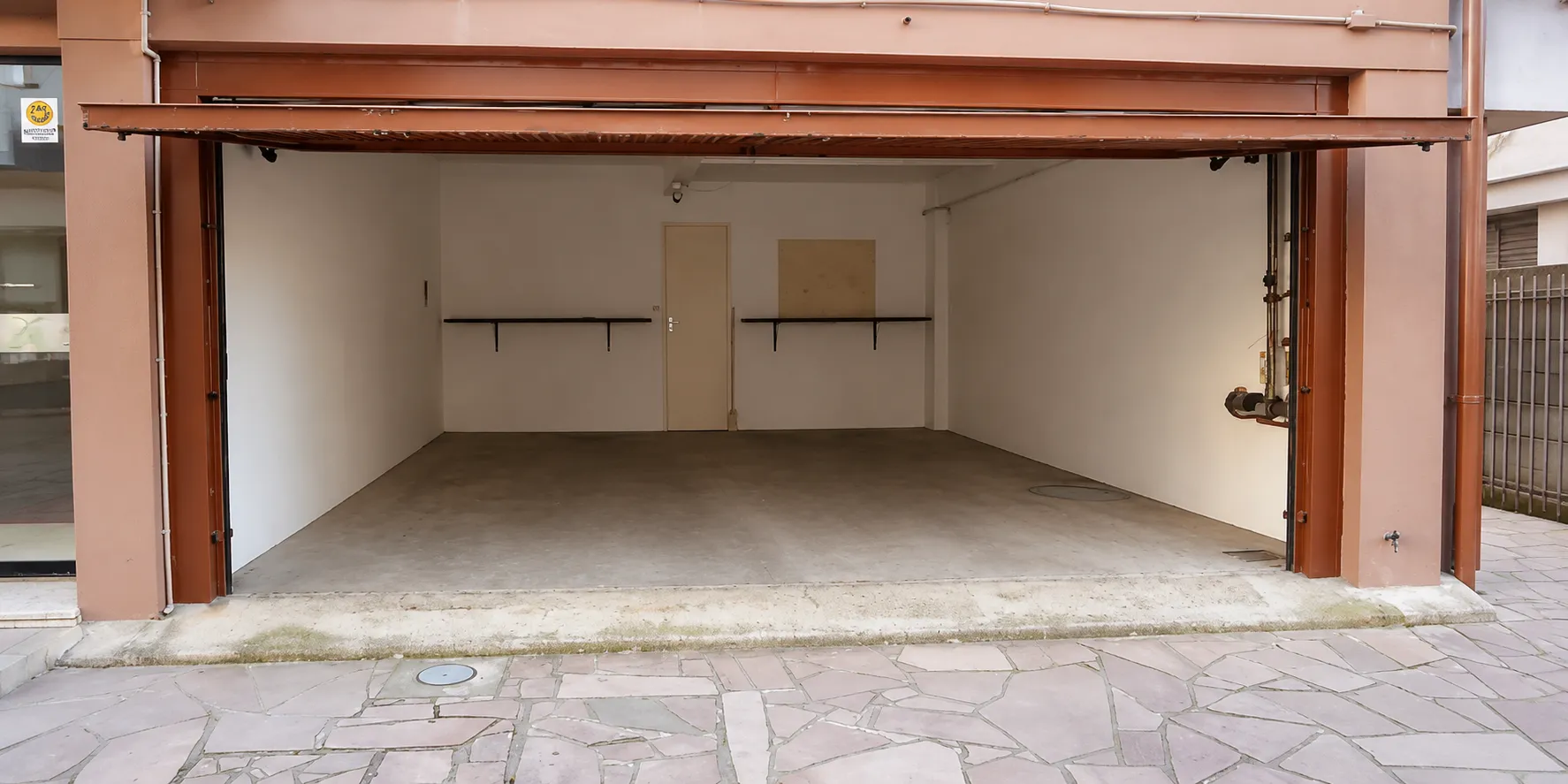 Apartamento à venda no Edifício Medianeira, Centro - 128 m², 3 quartos (sendo 1 suíte), andar alto com 2 sacadas, lareira e 2 vagas cobertas. - 16