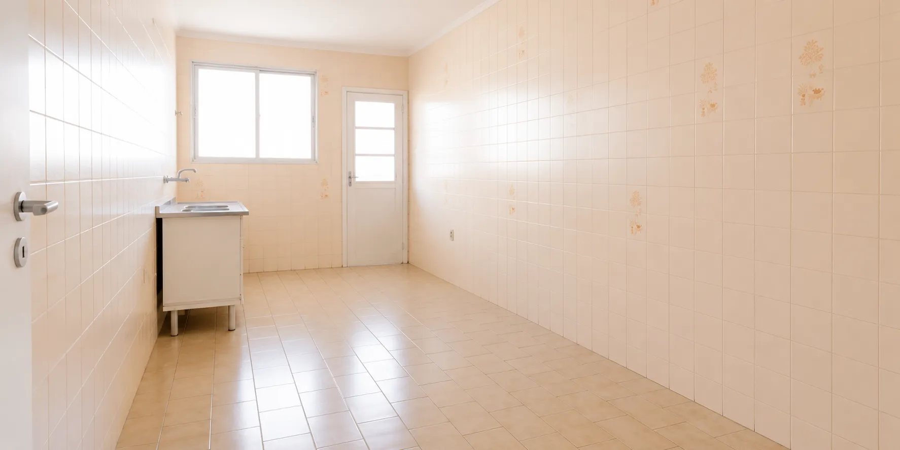 Apartamento à venda no Edifício Medianeira, Centro - 128 m², 3 quartos (sendo 1 suíte), andar alto com 2 sacadas, lareira e 2 vagas cobertas. - 13