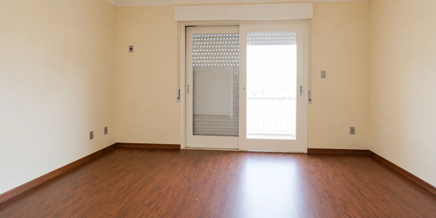 Apartamento à venda no Edifício Medianeira, Centro - 128 m², 3 quartos (sendo 1 suíte), andar alto com 2 sacadas, lareira e 2 vagas cobertas. - 11