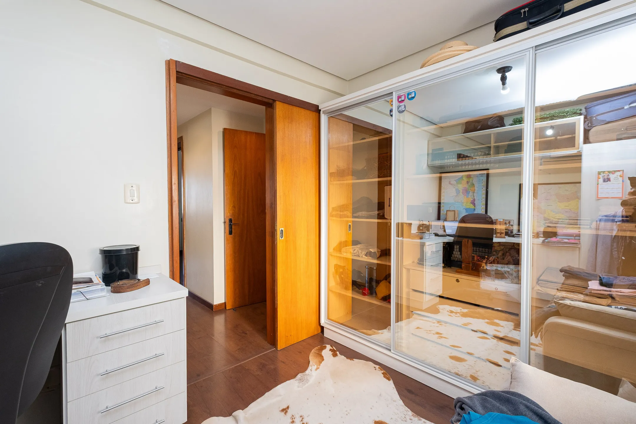Apartamento à venda no Edifício Torre de Sevilha, Centro - 122 m², 3 quartos (sendo 1 suíte), andar alto com face leste e vaga coberta. - 10
