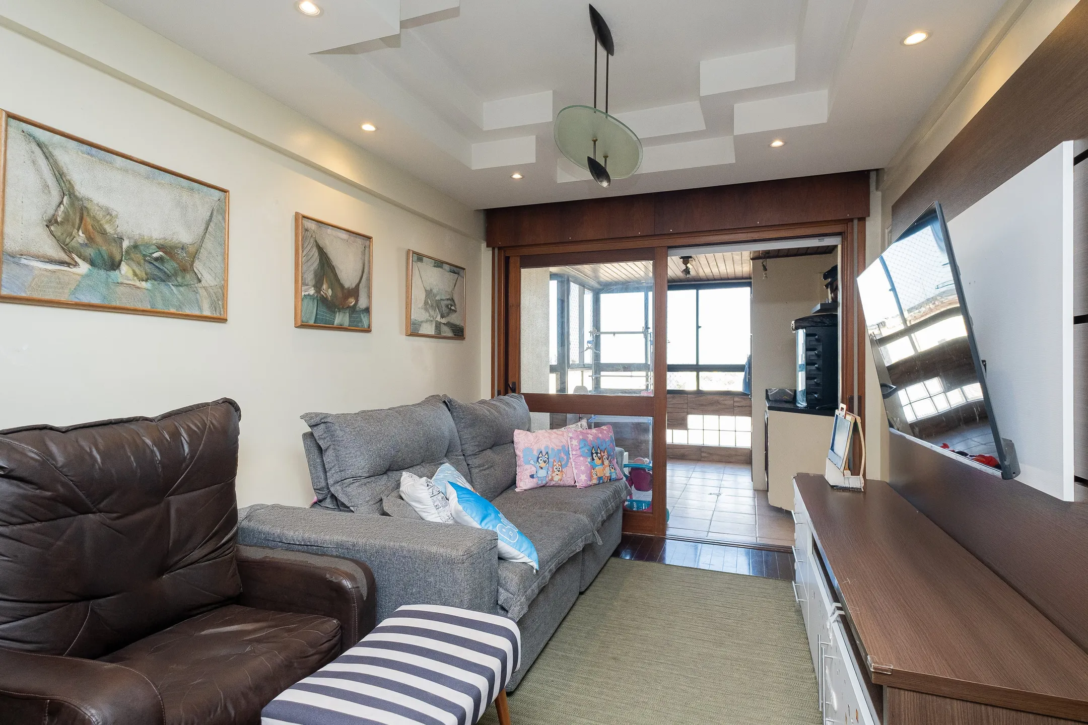 Apartamento à venda no Edifício Torre de Sevilha, Centro - 122 m², 3 quartos (sendo 1 suíte), andar alto com face leste e vaga coberta.