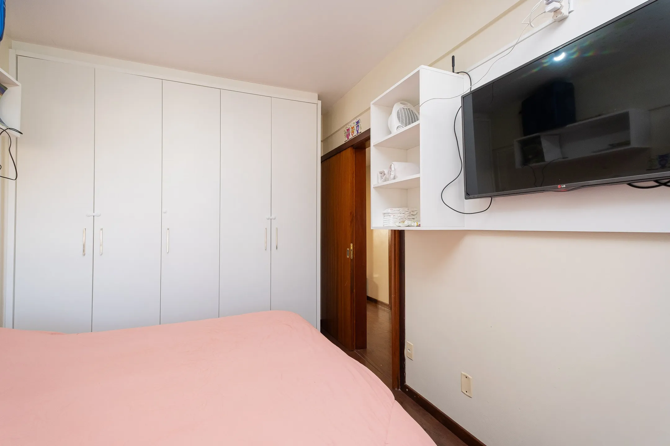 Apartamento à venda no Edifício Torre de Sevilha, Centro - 122 m², 3 quartos (sendo 1 suíte), andar alto com face leste e vaga coberta. - 16