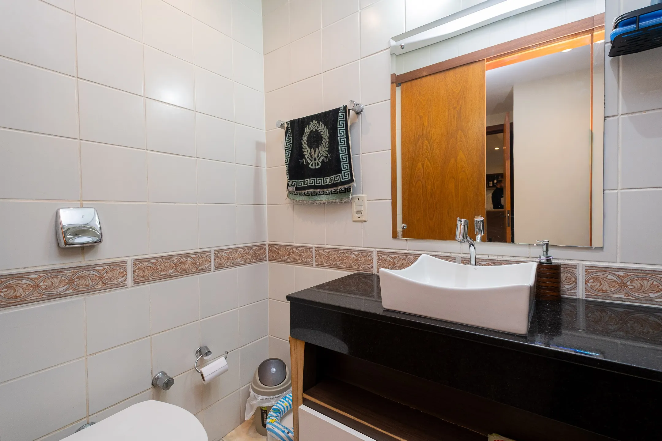 Apartamento à venda no Edifício Torre de Sevilha, Centro - 122 m², 3 quartos (sendo 1 suíte), andar alto com face leste e vaga coberta. - 17