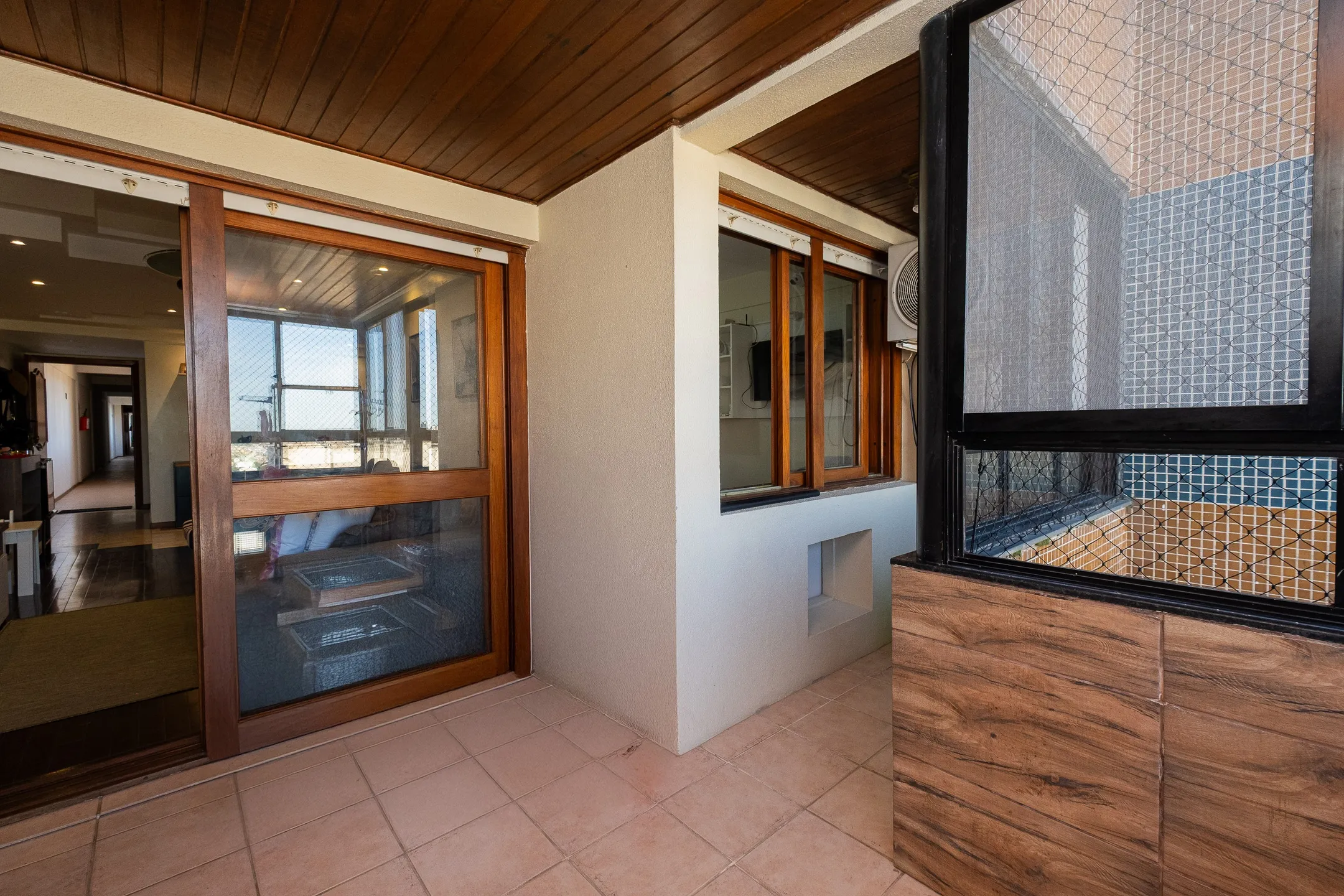 Apartamento à venda no Edifício Torre de Sevilha, Centro - 122 m², 3 quartos (sendo 1 suíte), andar alto com face leste e vaga coberta. - 20
