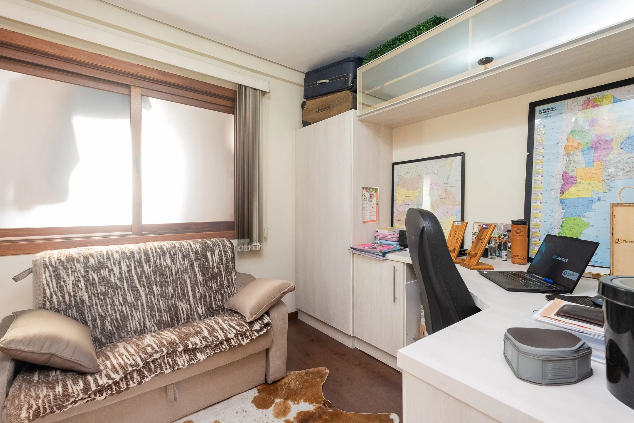 Apartamento à venda no Edifício Torre de Sevilha, Centro - 122 m², 3 quartos (sendo 1 suíte), andar alto com face leste e vaga coberta. - 9