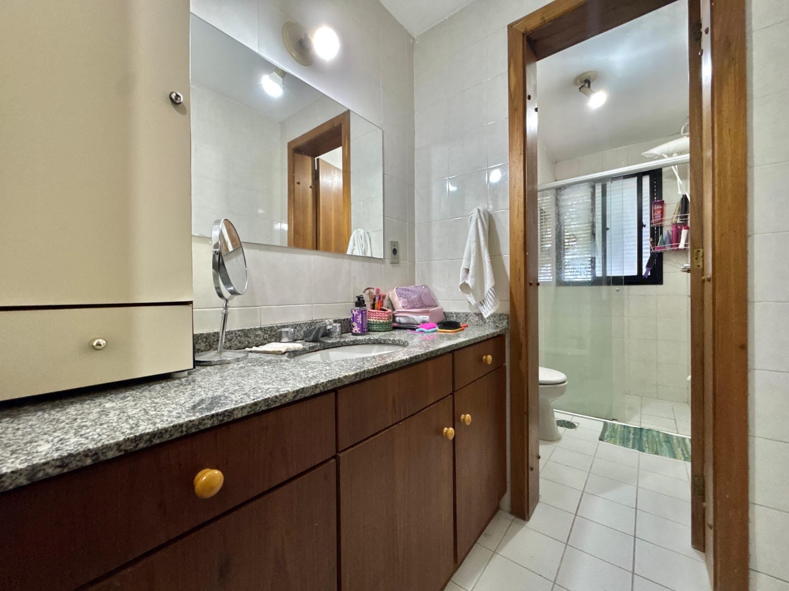 Apartamento à venda no Edifício Alphaville, Centro - 202 m², 3 quartos (sendo 1 suíte), churrasqueira interna e vaga. - 17