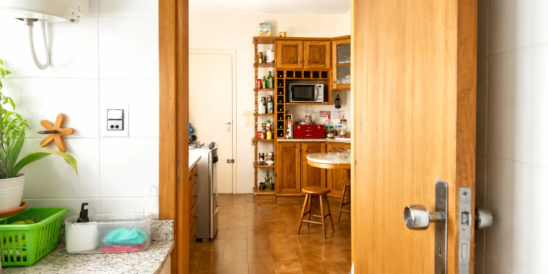 Apartamento à venda no Edifício Solar Blanche, Centro - 116 m², 3 quartos (sendo 1 suíte), lareira, sacada com face leste e vaga coberta. - 6