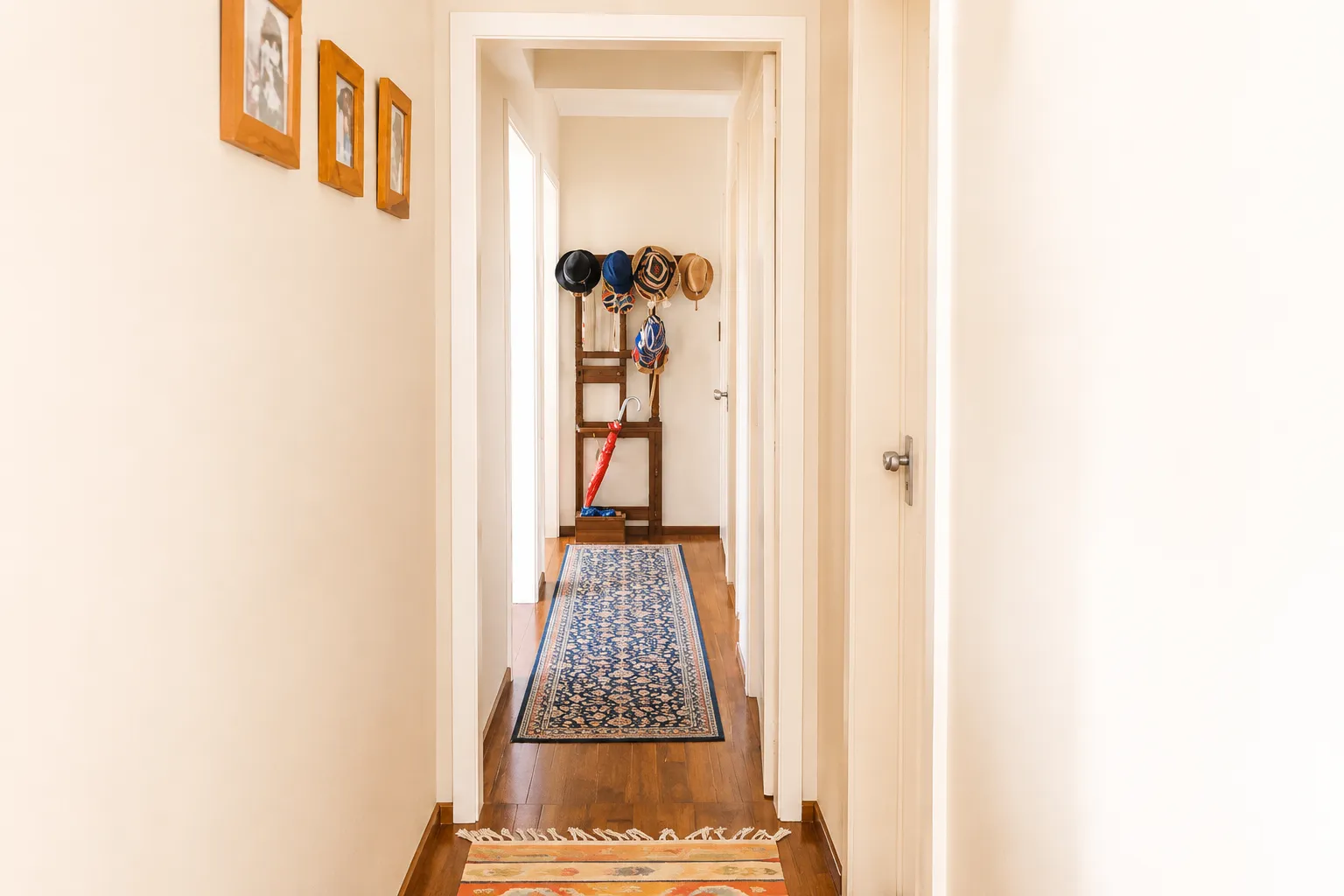 Apartamento à venda no Edifício Solar Blanche, Centro - 116 m², 3 quartos (sendo 1 suíte), lareira, sacada com face leste e vaga coberta. - 12