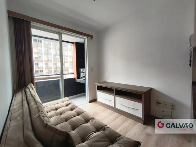 Apartamento 1 quarto e 1 banheiro, para alugar, no bairro Centro em Curitiba