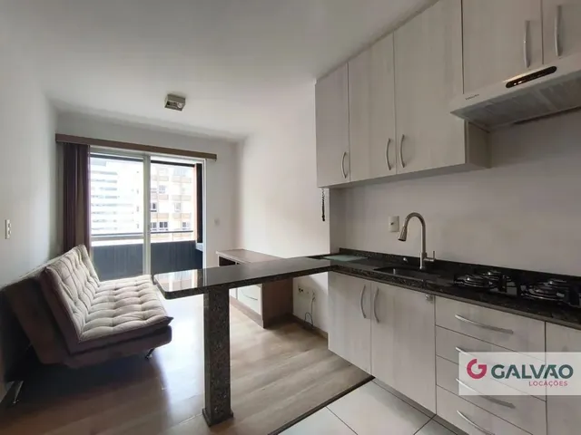 Apartamento 1 quarto e 1 banheiro, para alugar, no bairro Centro em Curitiba