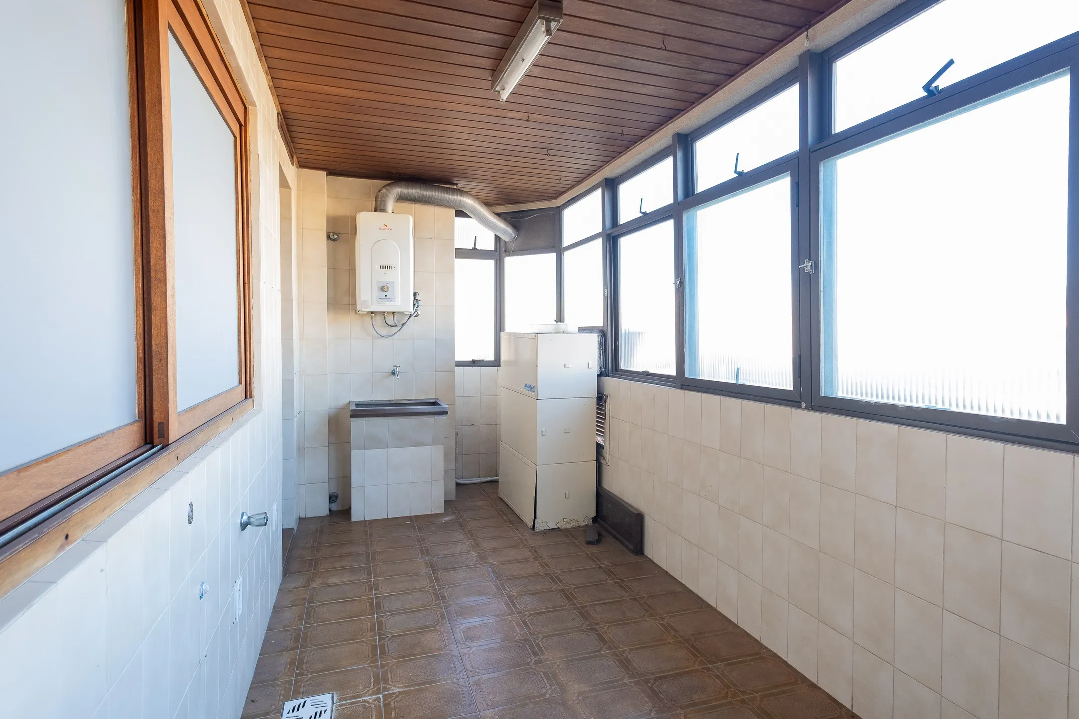 Apartamento à venda no Edifício Senador, Centro - 173 m², 3 quartos sendo (1 suíte com closet), lareira e 2 vagas cobertas. - 7