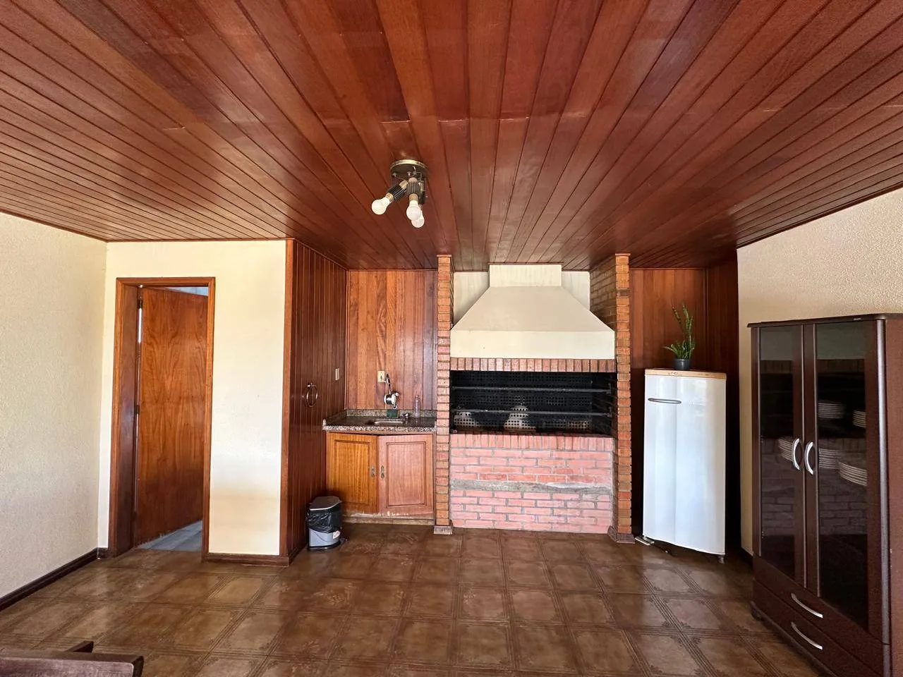 Apartamento à venda no Edifício Senador, Centro - 173 m², 3 quartos sendo (1 suíte com closet), lareira e 2 vagas cobertas. - 24