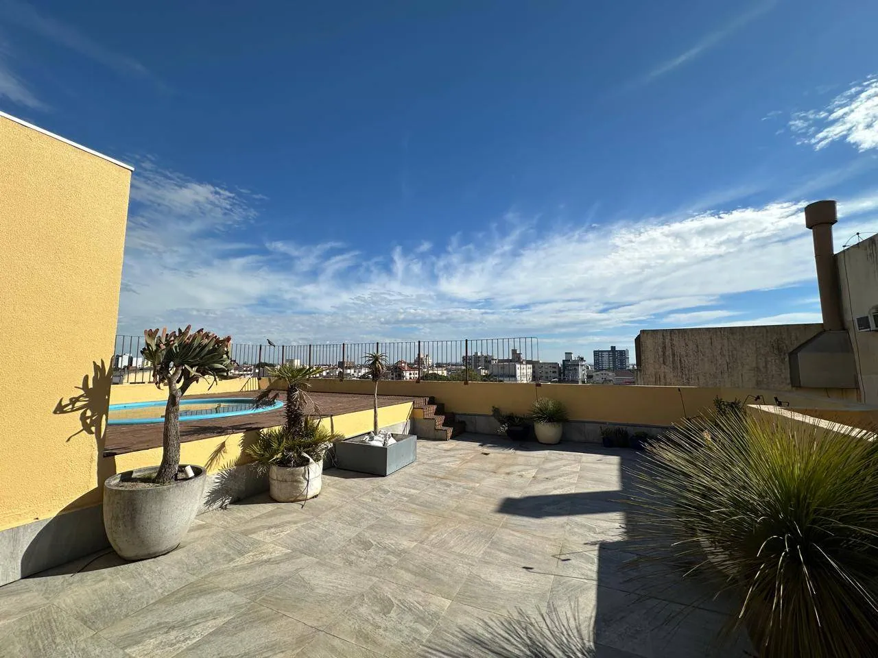 Apartamento à venda no Edifício Senador, Centro - 173 m², 3 quartos sendo (1 suíte com closet), lareira e 2 vagas cobertas. - 22