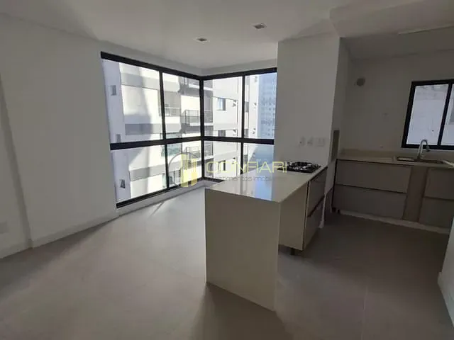 Apartamento 2 quartos e 3 banheiros, para alugar, no bairro Morretes em Itapema