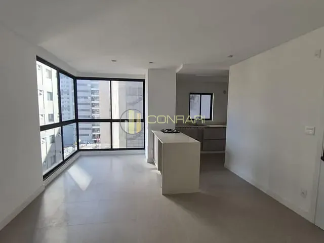 Apartamento 2 quartos e 3 banheiros, para alugar, no bairro Morretes em Itapema