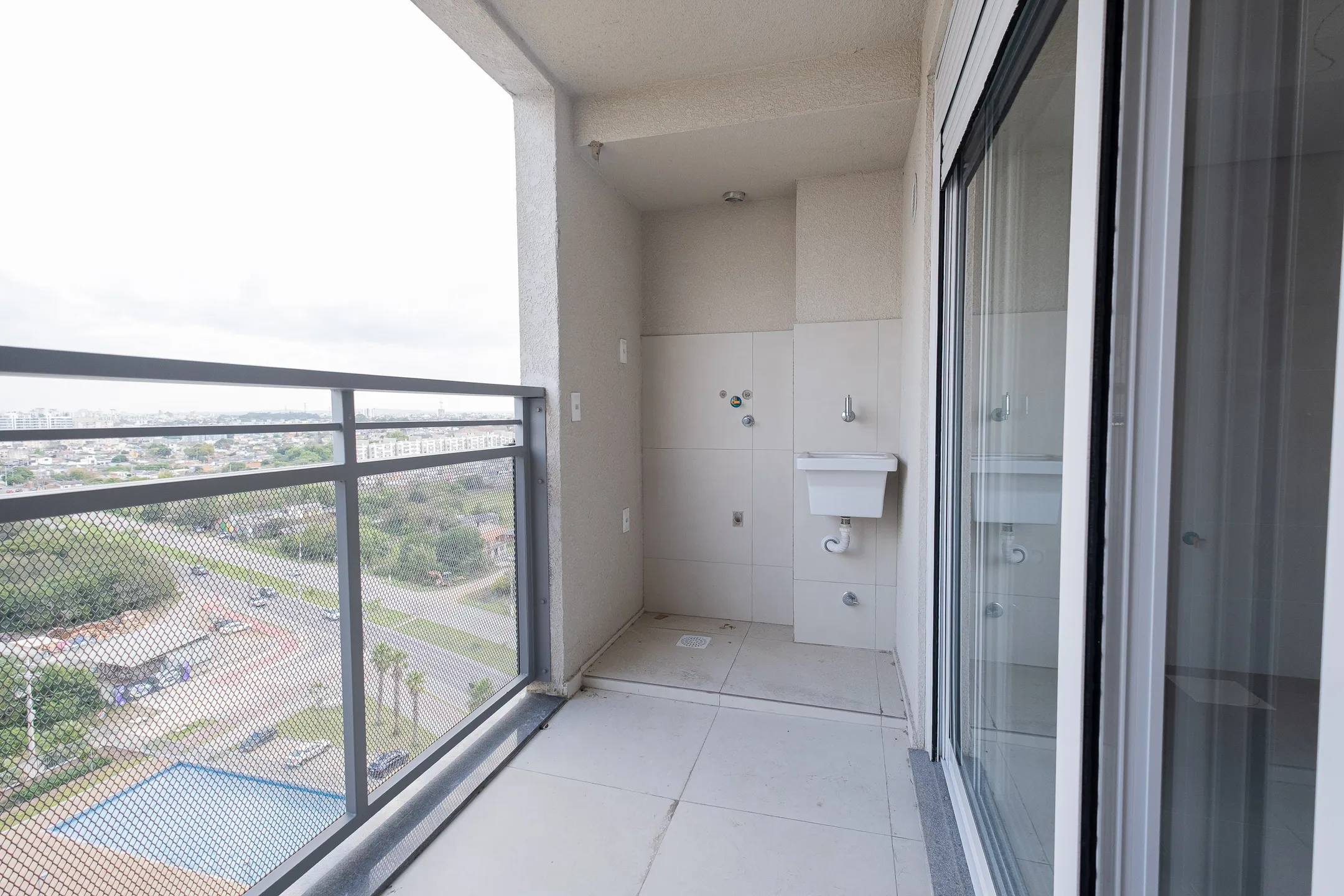 Apartamento à venda no Smart Connection, Areal - 62 m², 2 quartos (sendo 1 suíte), andar alto, sacada com churrasqueira e 2 vagas. - 11