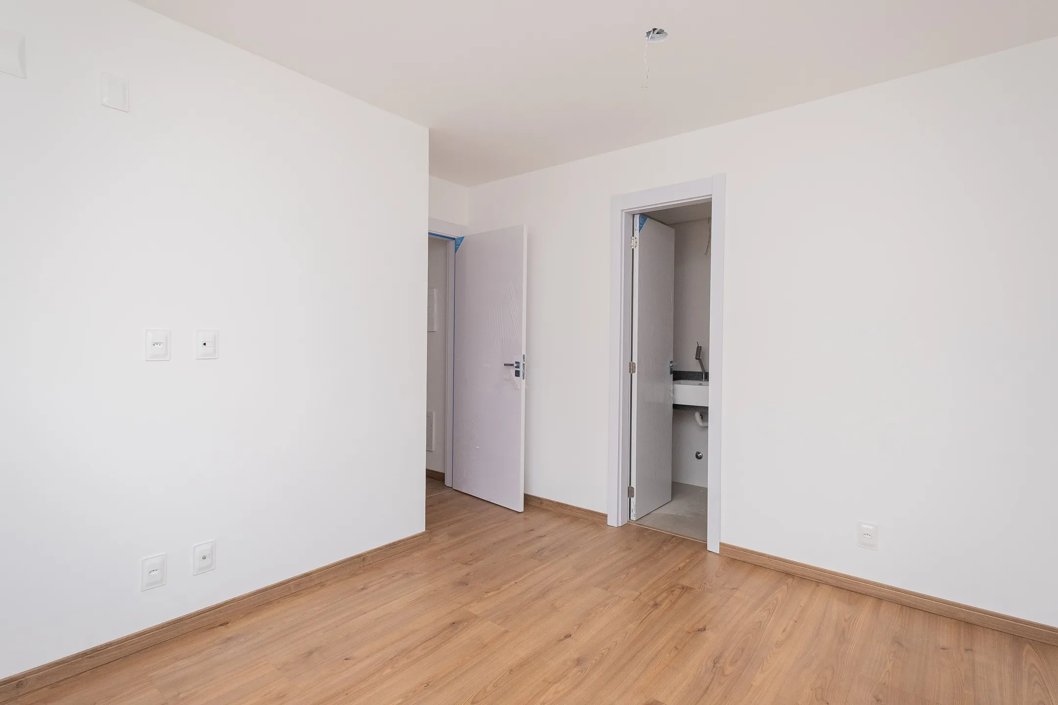 Apartamento à venda no Smart Connection, Areal - 62 m², 2 quartos (sendo 1 suíte), andar alto, sacada com churrasqueira e 2 vagas. - 8