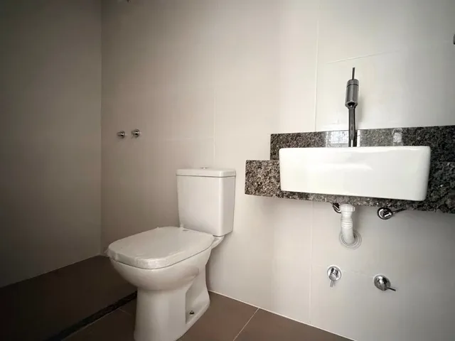 Apartamento com 60m² 2 quartos e 2 banheiros, à venda ou para alugar, no bairro São Gonçalo em Pelotas