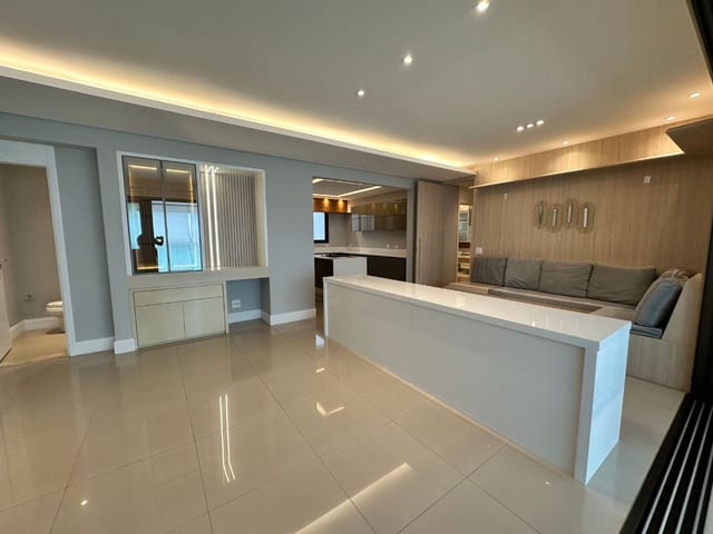 Apartamento com 241m² 3 quartos e 4 banheiros, para alugar, no bairro Gleba Palhano em Londrina
