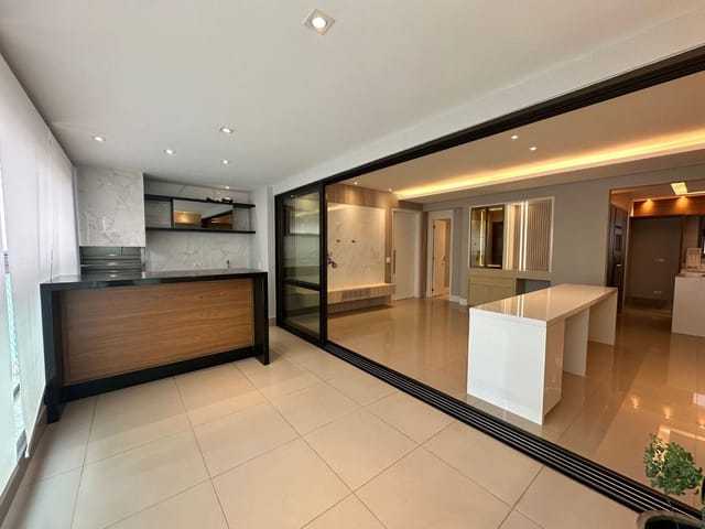 Apartamento com 241m² 3 quartos e 4 banheiros, para alugar, no bairro Gleba Palhano em Londrina