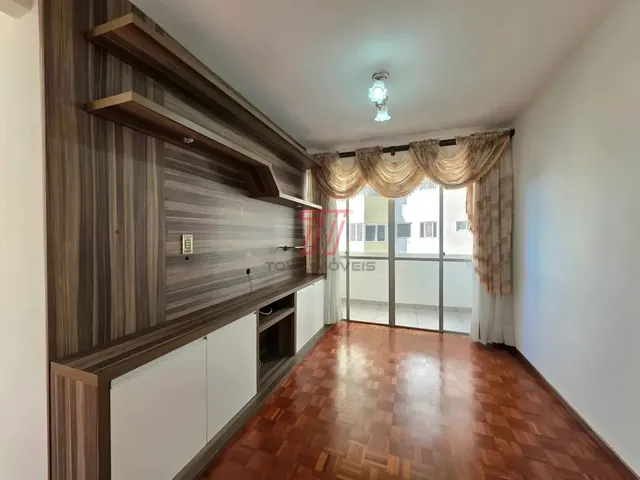 Apartamento 3 quartos e 2 banheiros, para alugar, no bairro Portão em Curitiba