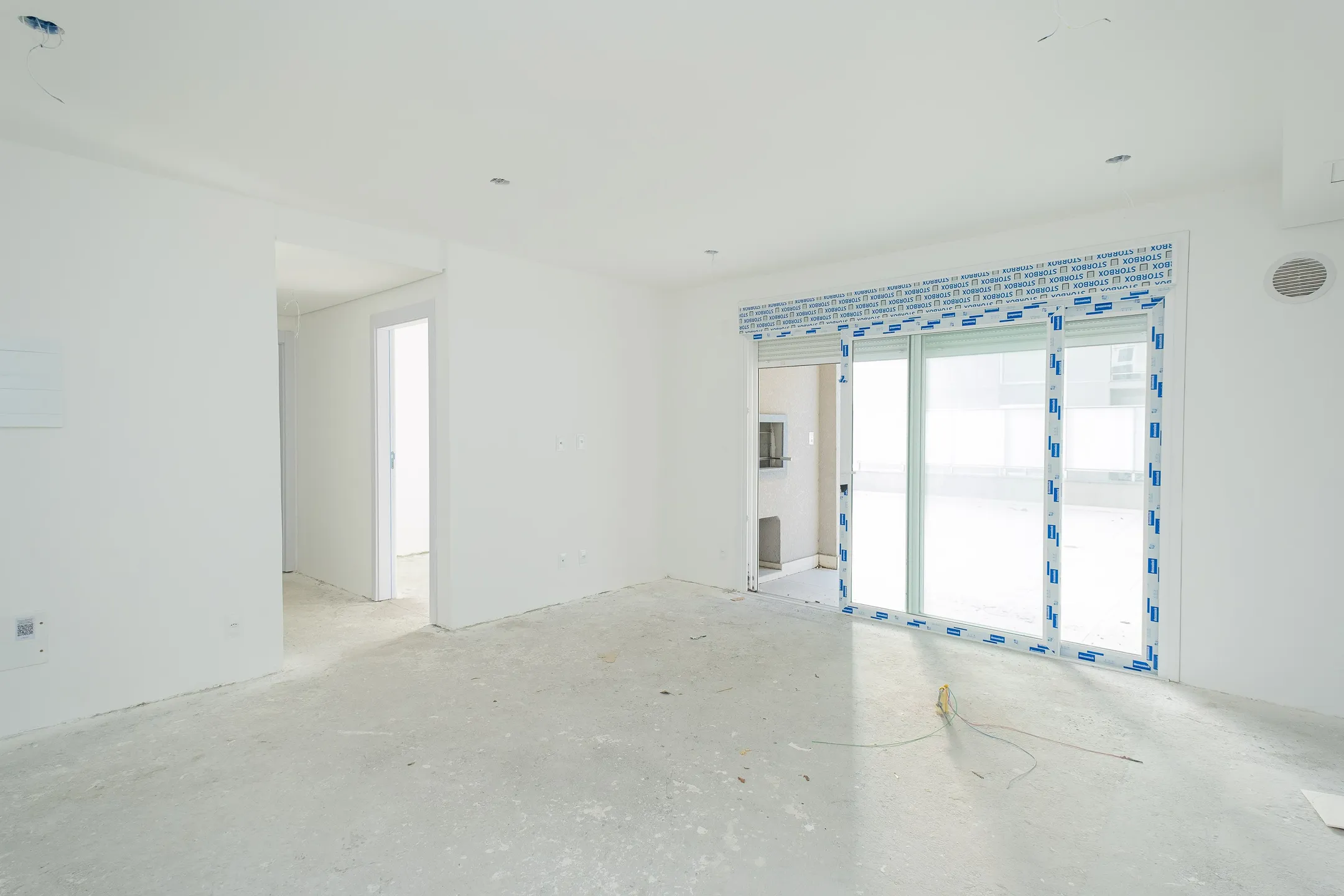 Apartamento garden à venda no Amália, Três Vendas - 75 m², 3 quartos (sendo 1 suíte), sol da manhã, churrasqueira e 2 vagas cobertas.