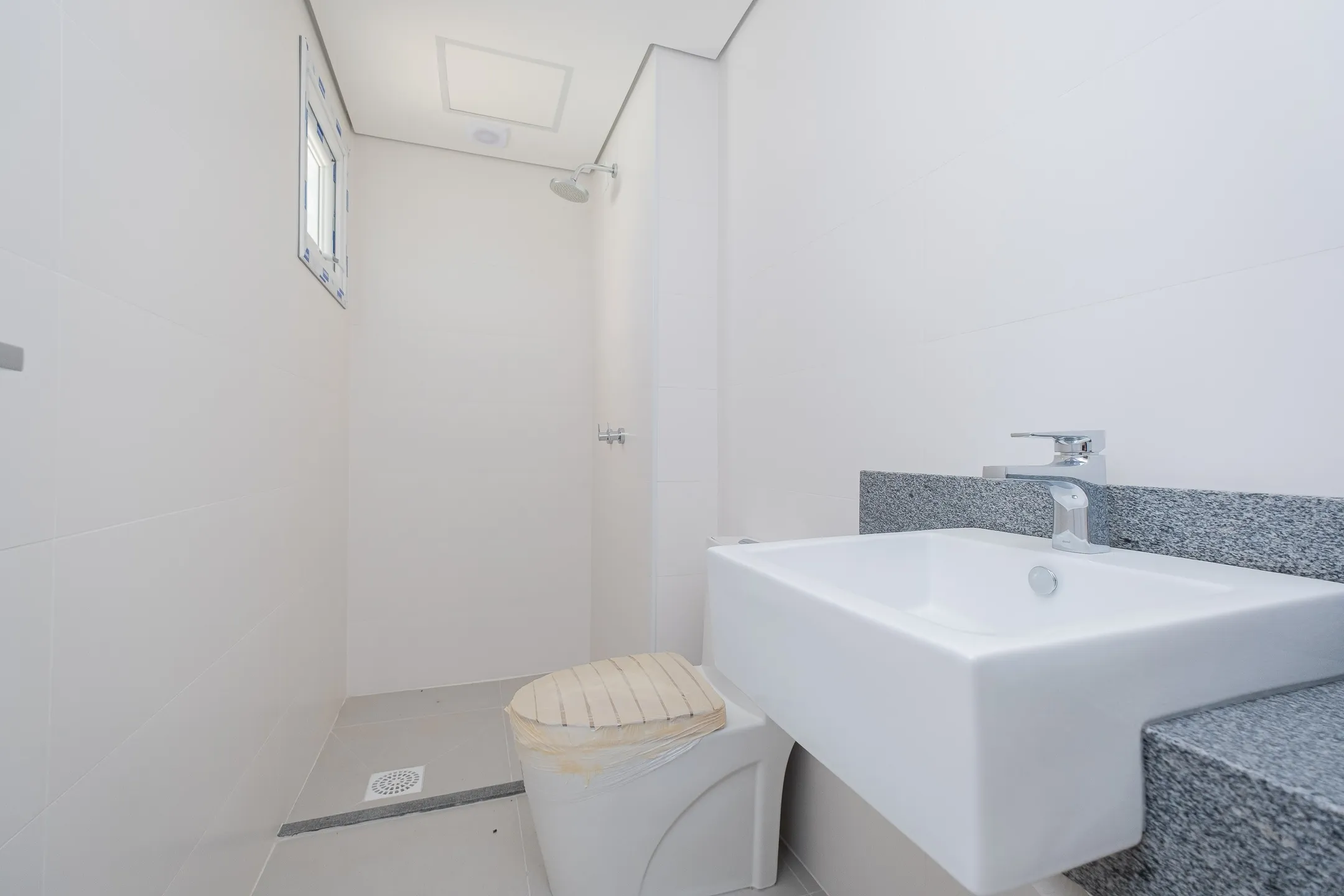 Apartamento garden à venda no Amália, Três Vendas - 75 m², 3 quartos (sendo 1 suíte), sol da manhã, churrasqueira e 2 vagas cobertas. - 11